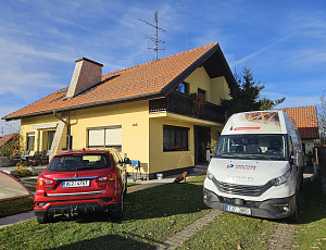 Zateplení stropu rodinného domu pomocí foukané izolace